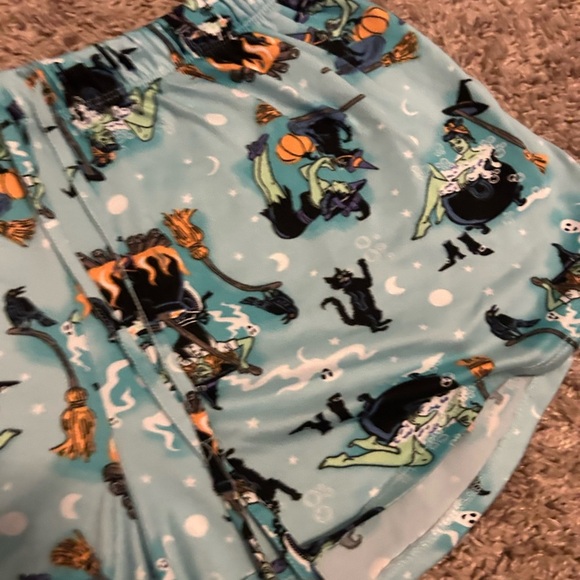 Halloween Witch 🪄 Pinup Goth Spooky Women’s Soft Short Sleeve Shorts PJ Set - Picture 8 of 9